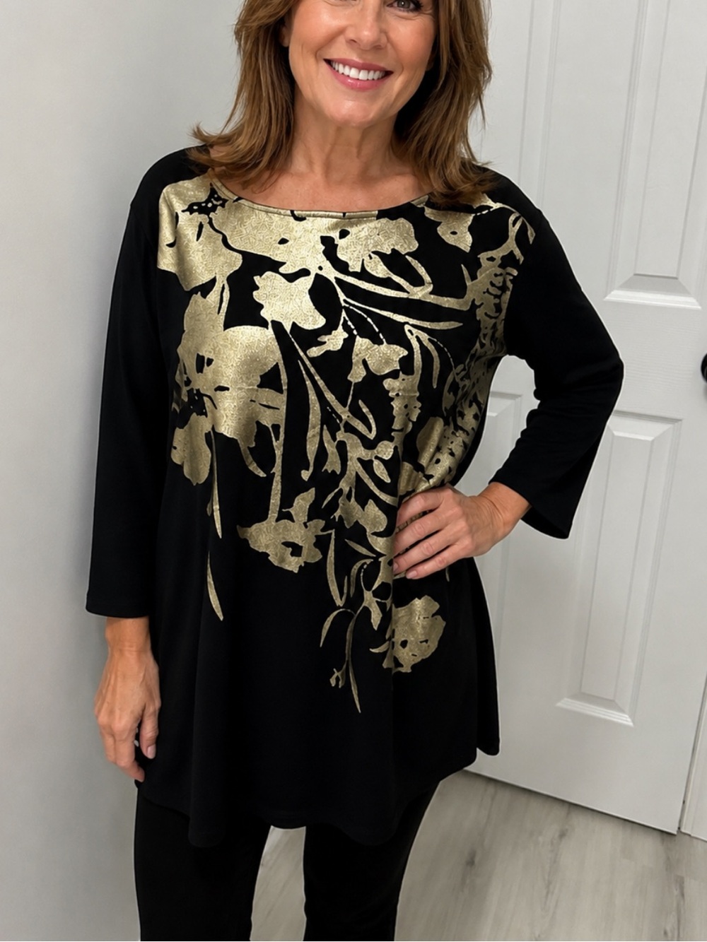 Chicos’s Travelers Foil Placed Tunic 3/4 Sleeve Black Gold